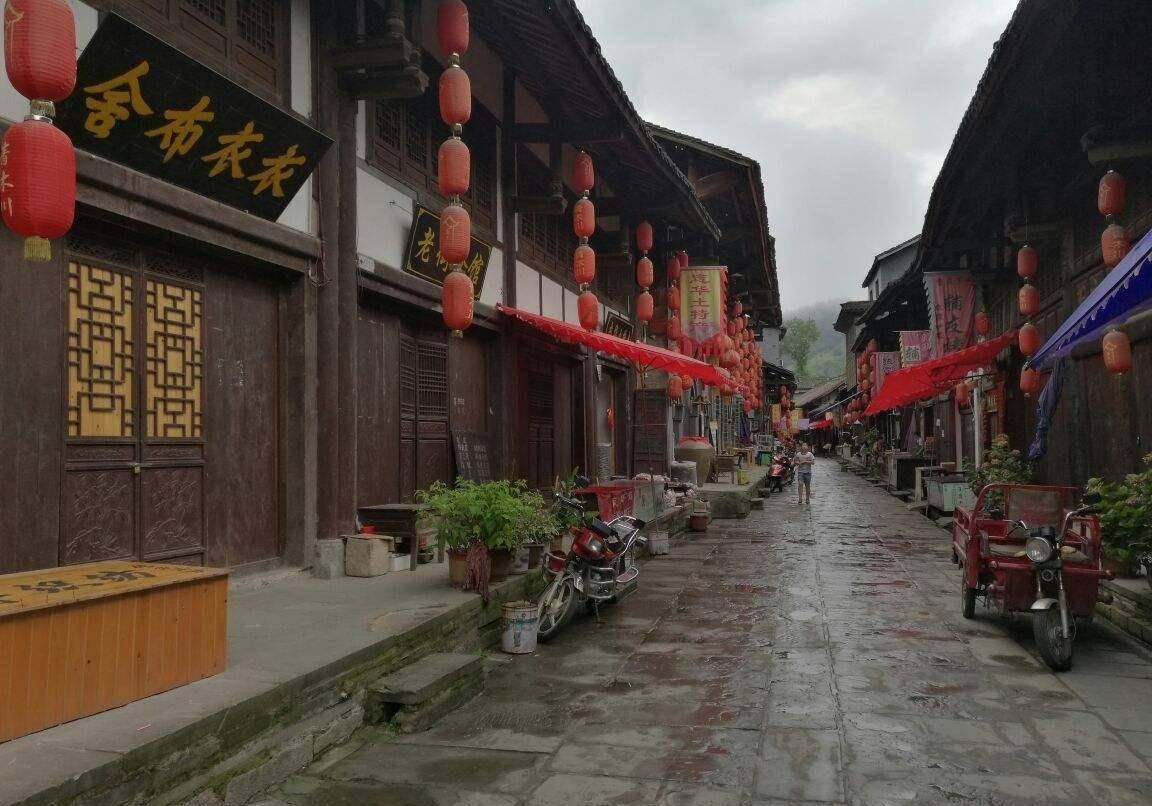 探知诸多,解疑我鼻子长了个痘挤了长成这样是怎么回事?丨在线问答平台